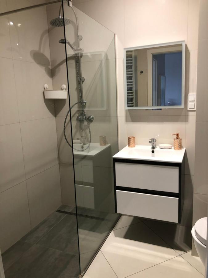 Apartamenty Metro Slodowiec, Free Parking Zeromskiego 1 Cmkp- 5 Min Warsaw Exterior photo