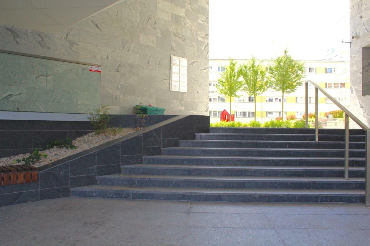 Apartamenty Metro Slodowiec, Free Parking Zeromskiego 1 Cmkp- 5 Min Warsaw Exterior photo