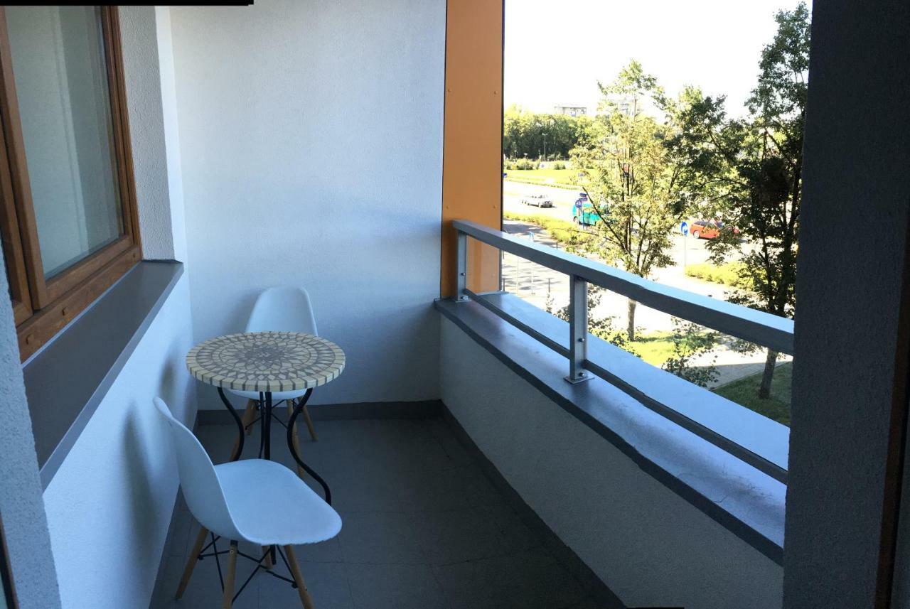 Apartamenty Metro Slodowiec, Free Parking Zeromskiego 1 Cmkp- 5 Min Warsaw Exterior photo