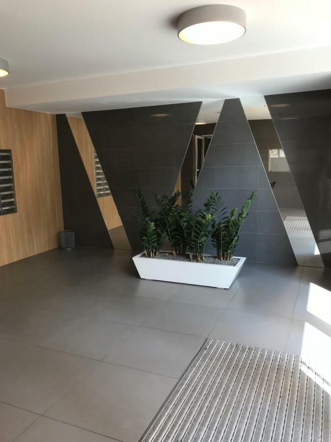 Apartamenty Metro Slodowiec, Free Parking Zeromskiego 1 Cmkp- 5 Min Warsaw Exterior photo