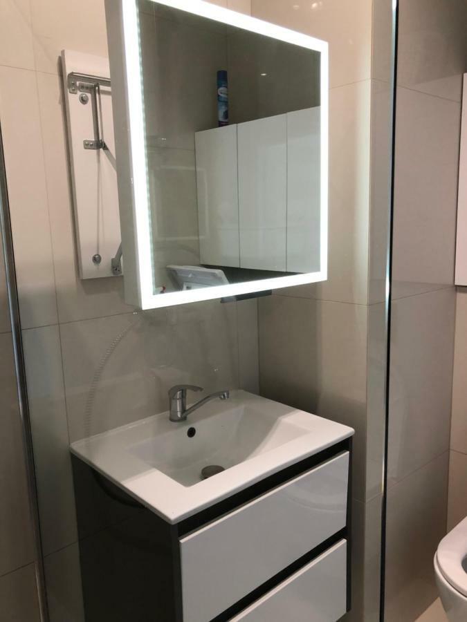Apartamenty Metro Slodowiec, Free Parking Zeromskiego 1 Cmkp- 5 Min Warsaw Exterior photo